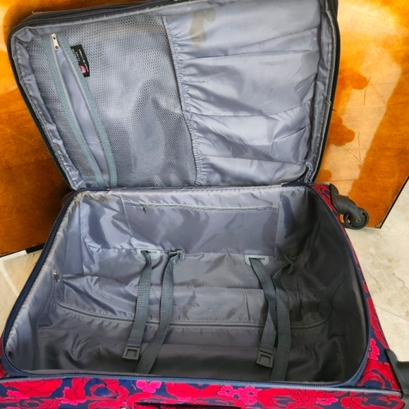 American Flyer Red Rose Suitcase Spinner Luggage 27 x 16 x 8 - Picture 10 of 11